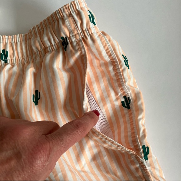 H&M men's swim trunks, cactus pattern, size medium, NWOT - Picture 3 of 6